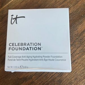 It Cosmetics Celebration Foundation Shade Medium